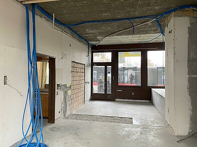 Blick in den alten Gepäckraum ohne Betonelement.