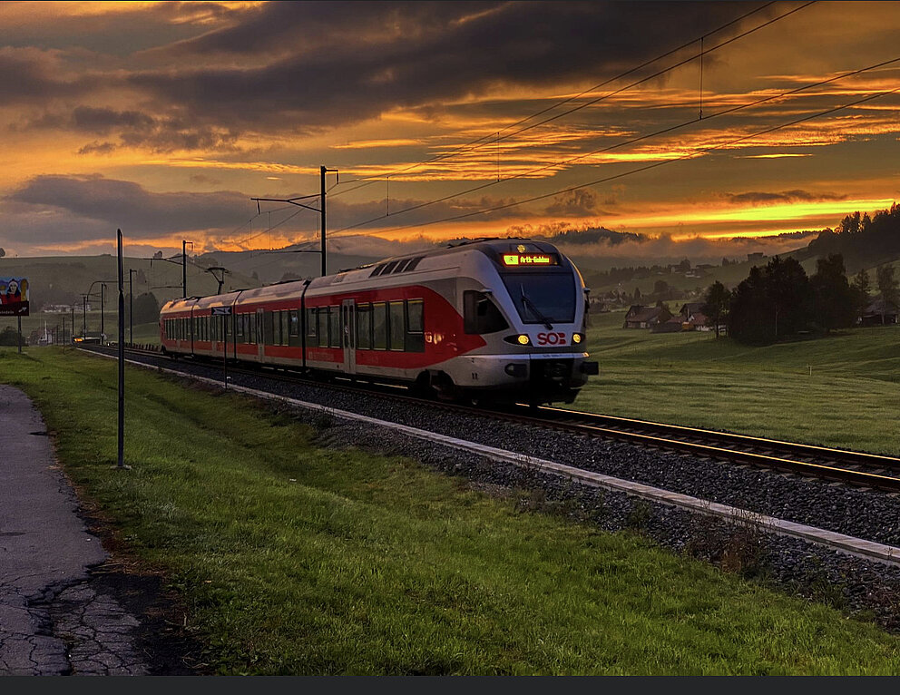 Wettbewerb-Bild: Unser Zug im Sonnenaufgang