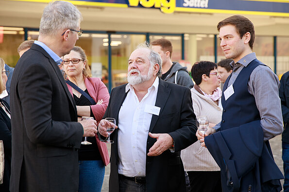 Reto Fiechter im Gespräch mit Primin Moser, Gemeindepräsident von Sattel.