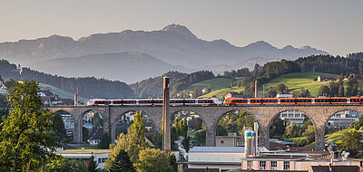 Traverso überquert das Viadukt in Herisau.