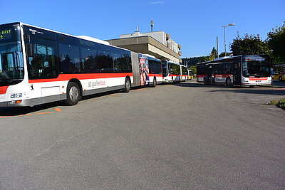 Busparade am Bahnhof Wittenbach