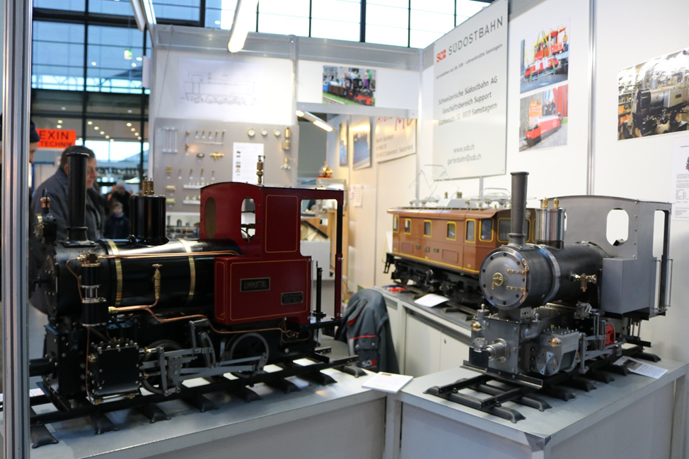 lackierte und unlackierte Feldbahn-Dampflokomotive lackierte und unlackierte Feldbahn-Dampflokomotive